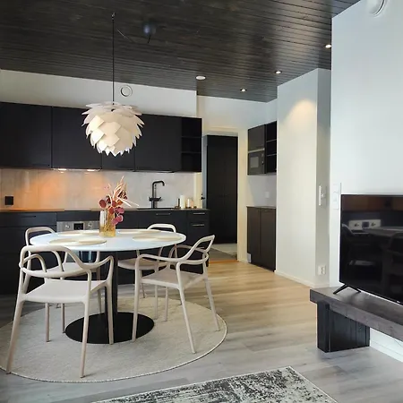 Arctic Aurora Hideaway Villa *