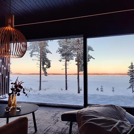 Arctic Aurora Hideaway *